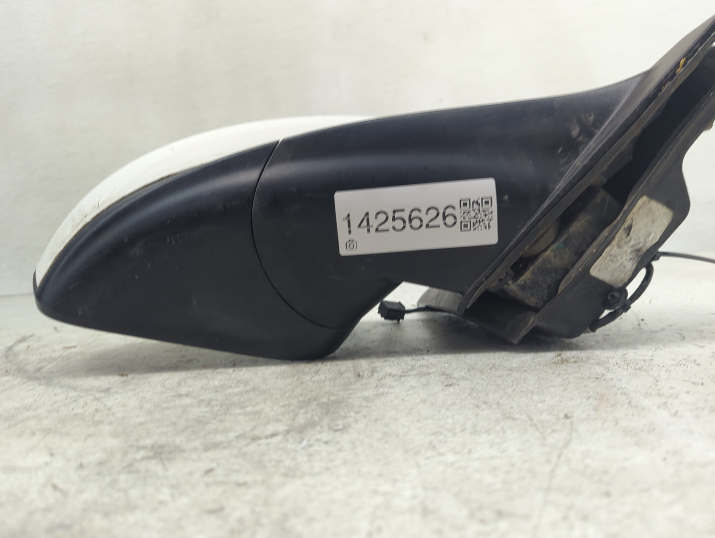 2015-2017 Chrysler 200 Passenger Side View Mirror - Right Door Mirror OEM Used - Oemusedautoparts1.com