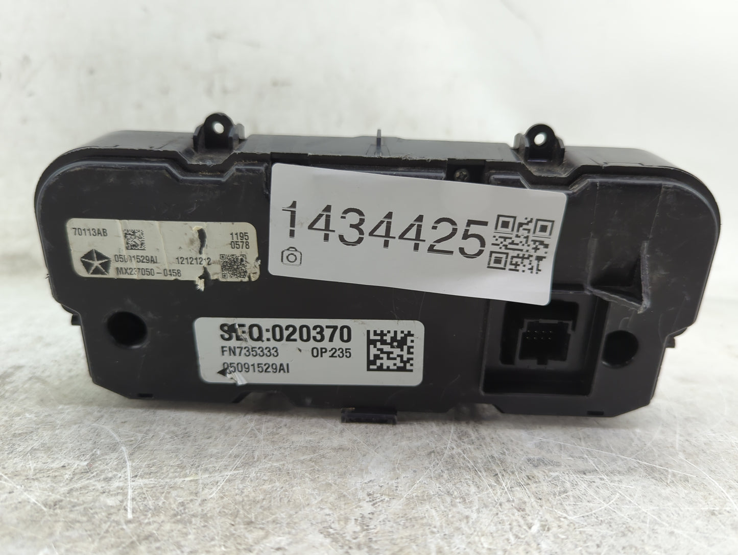 2015-2017 Chrysler 200 Climate Control Module Temperature AC/Heater Replacement P/N:P05091529AI Fits Fits 2015 2016 2017 OEM