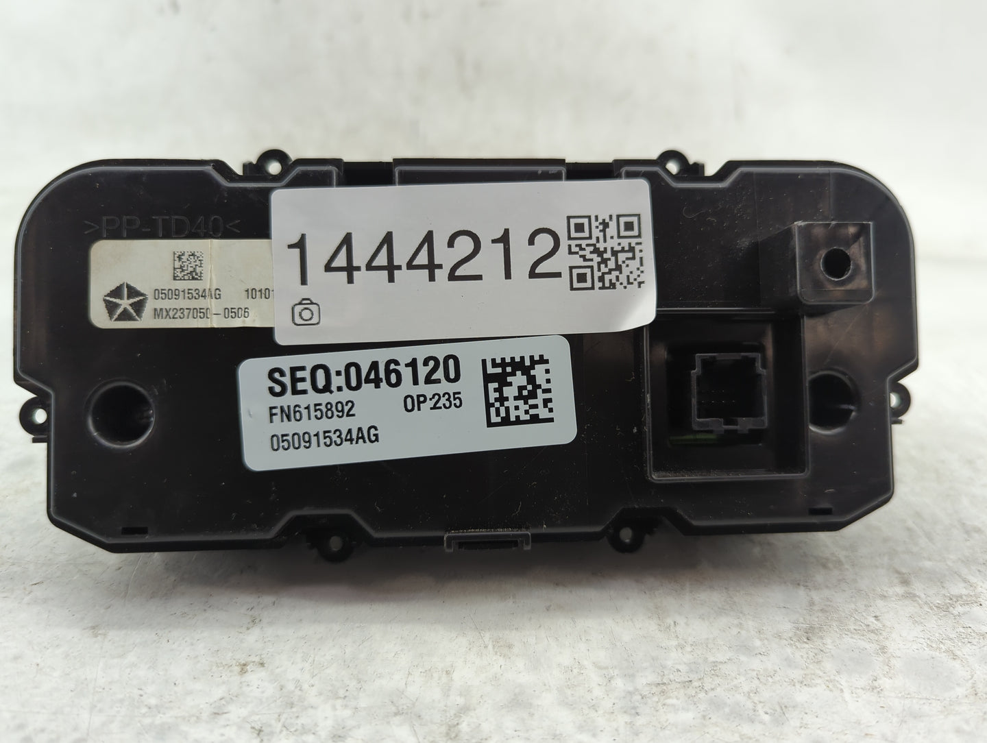 2015 Chrysler 200 Climate Control Module Temperature AC/Heater Replacement P/N:05091534AG MX237050-0506 Fits OEM Used Auto P