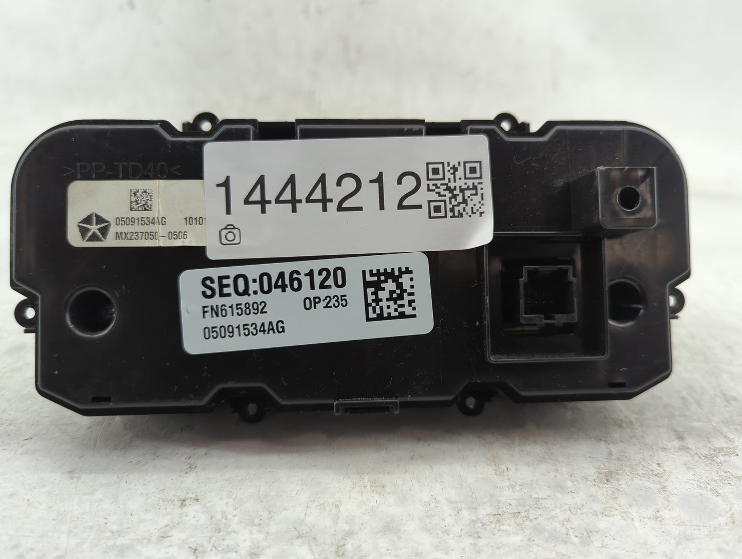 2015 Chrysler 200 Climate Control Module Temperature AC/Heater Replacement P/N:05091534AG MX237050-0506 Fits OEM Used Auto P