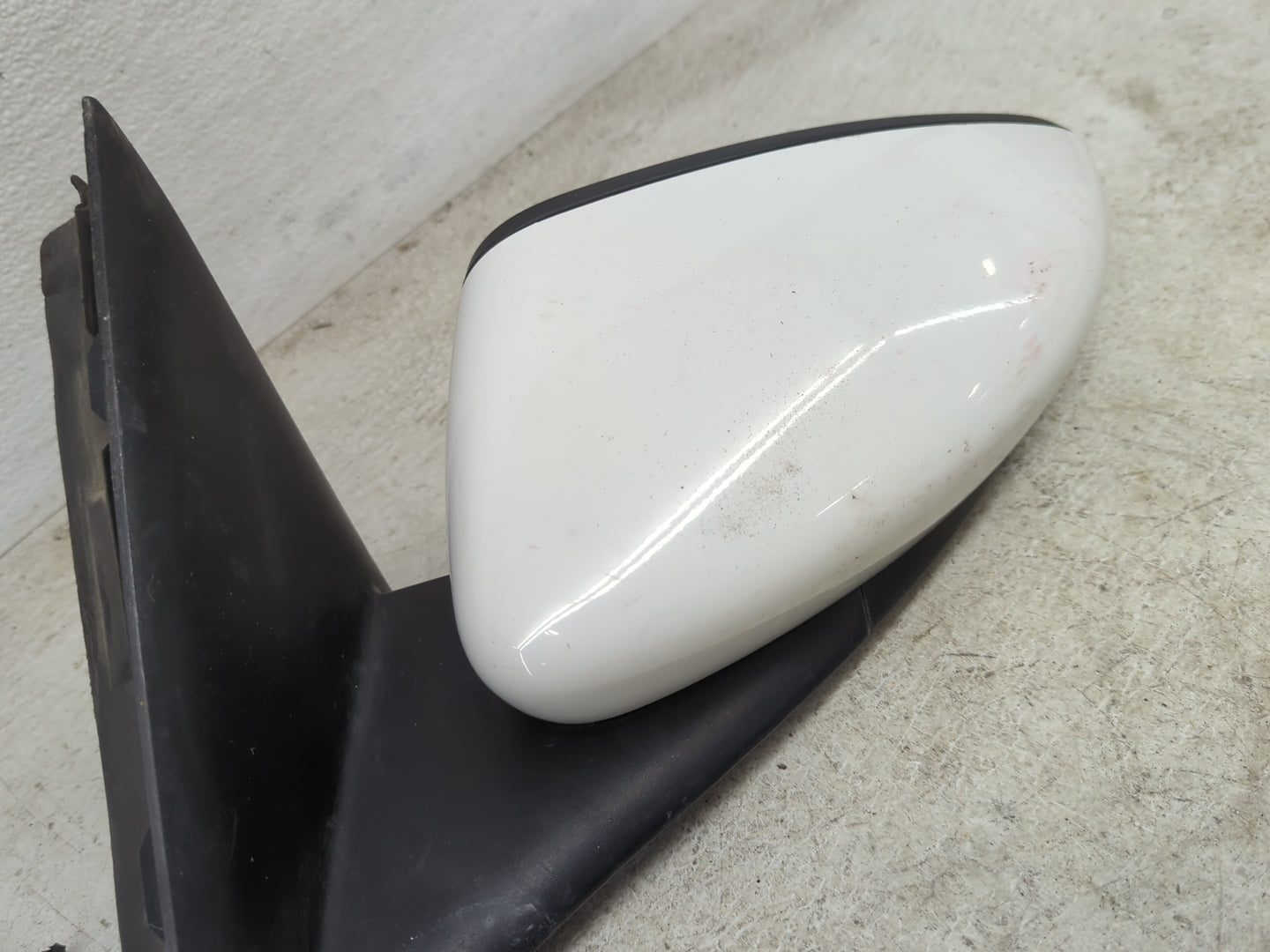 2015-2017 Chrysler 200 Driver Side View Mirror - Left Door Mirror OEM Used - Oemusedautoparts1.com
