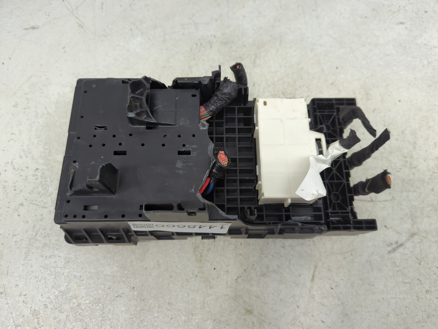 2015 Chrysler 200 Fusebox Fuse Box Panel Relay Module P/N:04692143AA 6356-5110 Fits OEM Used Auto Parts - Oemusedautoparts1.