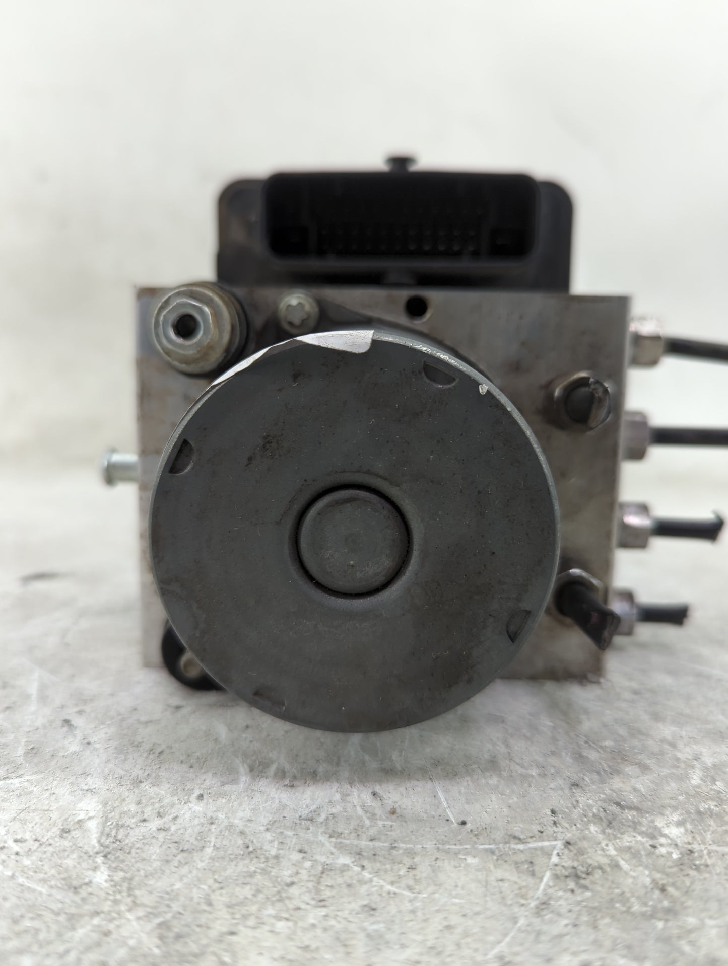 2015 Chrysler 200 ABS Pump Control Module Replacement P/N:P68232470AB Fits OEM Used Auto Parts - Oemusedautoparts1.com