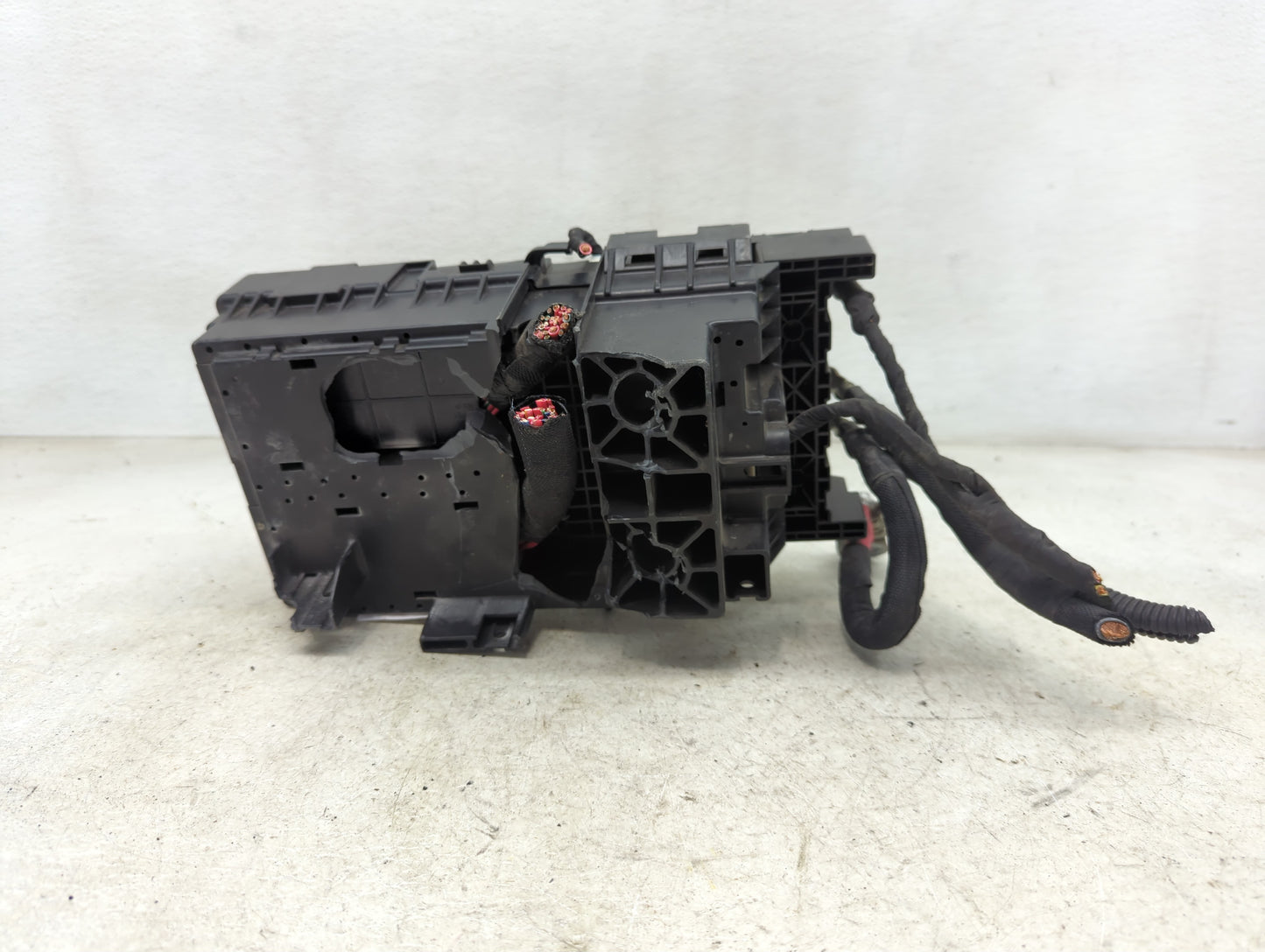 2015 Chrysler 200 Fusebox Fuse Box Panel Relay Module P/N:04692143AA 5810-0717 Fits OEM Used Auto Parts - Oemusedautoparts1.