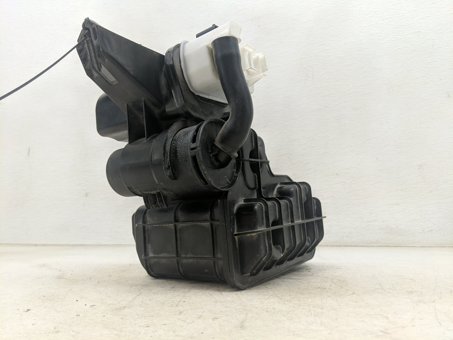 2015 Chrysler 200 Fuel Vapor Charcoal Canister 1461877 - Oemusedautoparts1.com