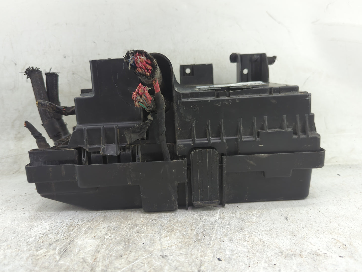 2015 Chrysler 200 Fusebox Fuse Box Panel Relay Module P/N:68209781AD Fits OEM Used Auto Parts - Oemusedautoparts1.com