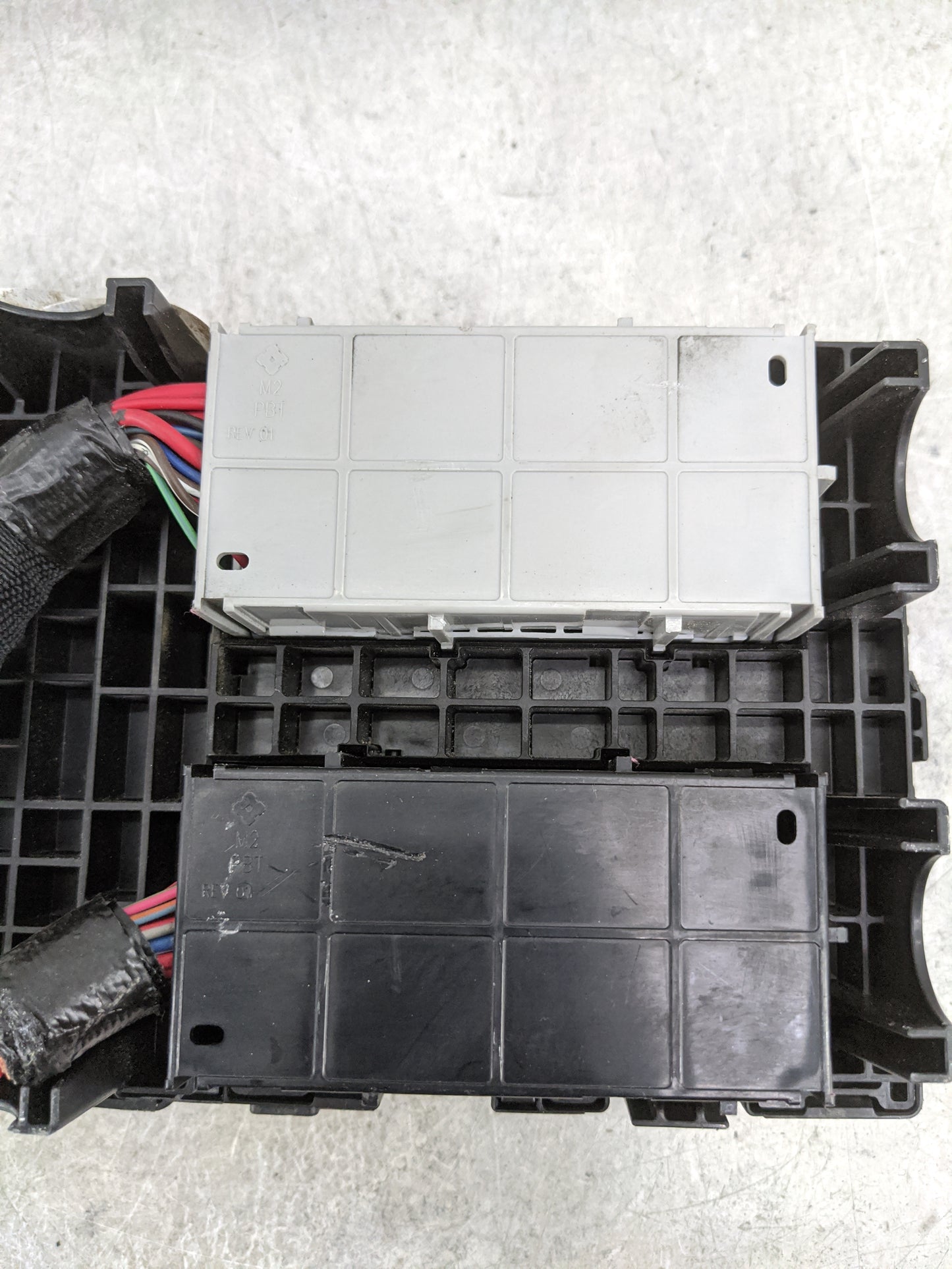 2015 Chrysler 200 Fusebox Fuse Box Relay Module Tipm 68209781ad - Oemusedautoparts1.com