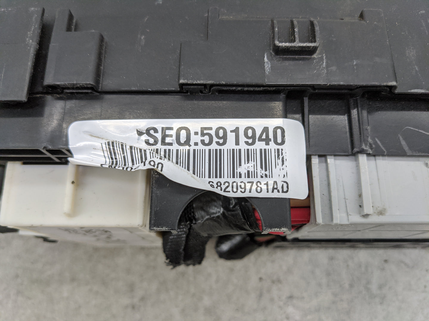 2015 Chrysler 200 Fusebox Fuse Box Relay Module Tipm 68209781ad - Oemusedautoparts1.com