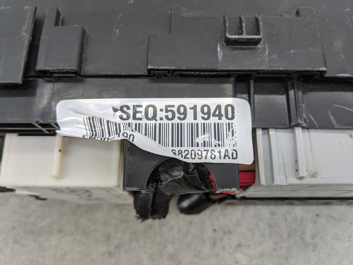 2015 Chrysler 200 Fusebox Fuse Box Relay Module Tipm 68209781ad - Oemusedautoparts1.com