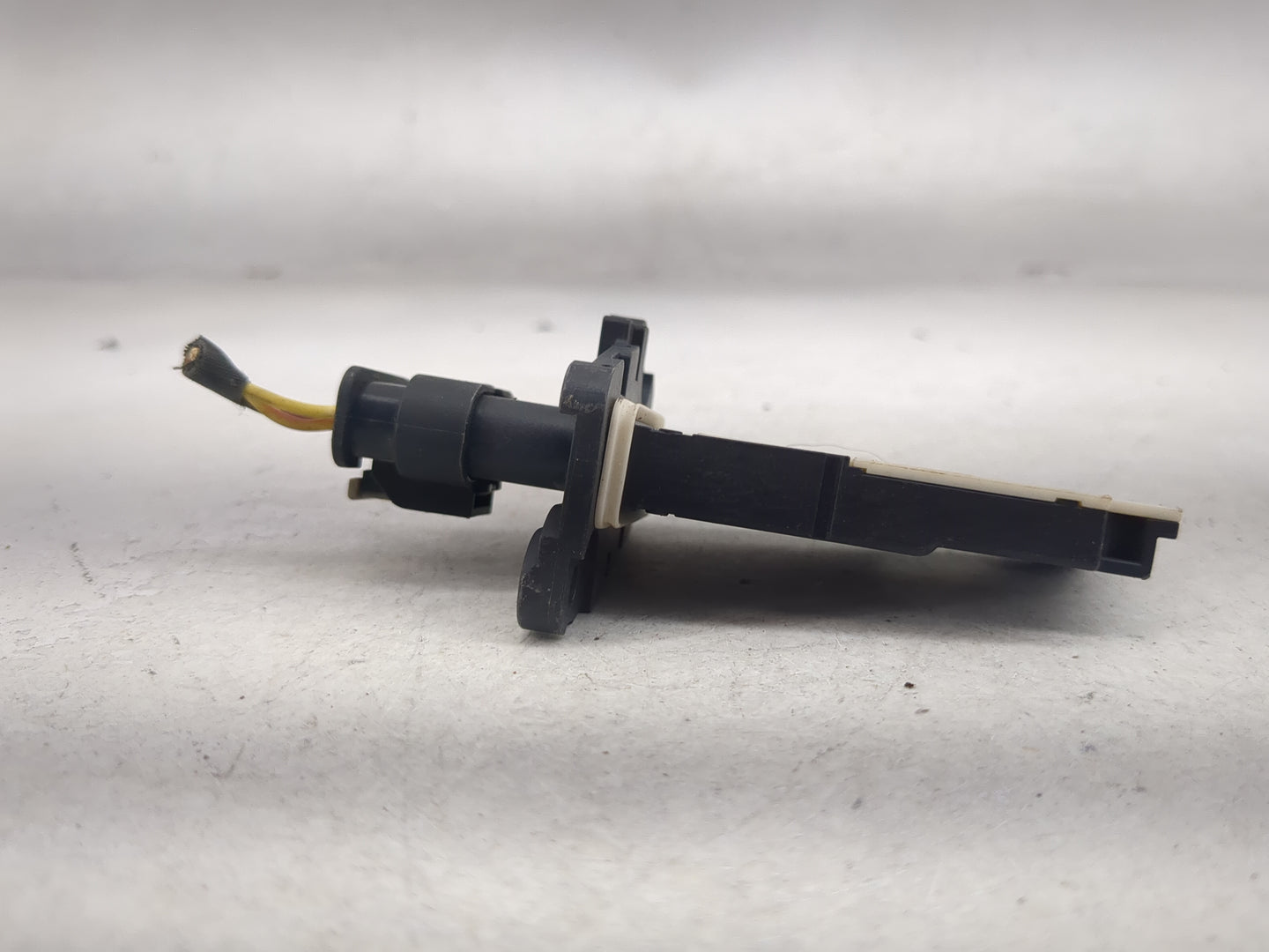 2015-2017 Chrysler 200 Mass Air Flow Meter Maf 1485863 - Oemusedautoparts1.com