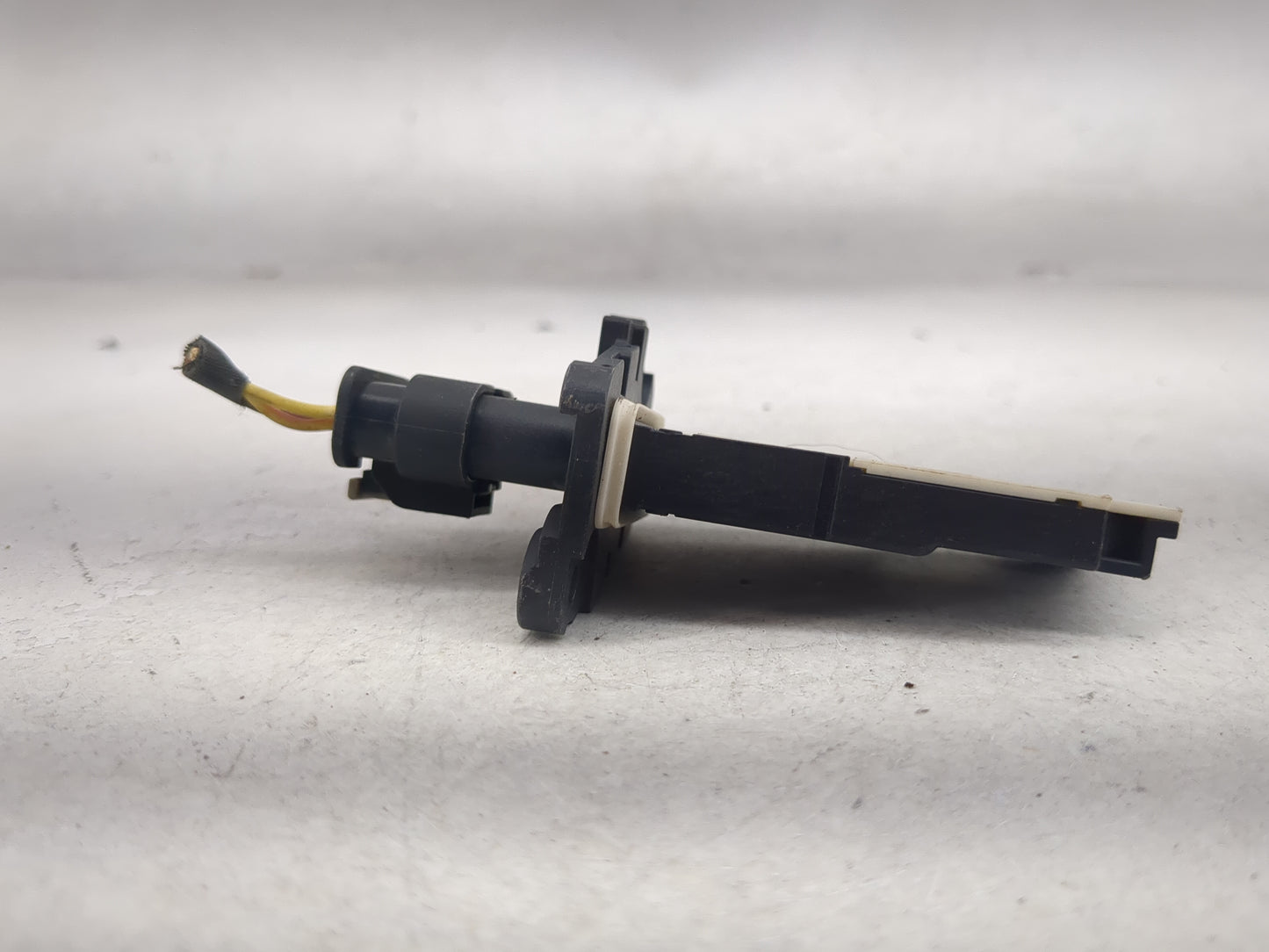 2015-2017 Chrysler 200 Mass Air Flow Meter Maf 1485863 - Oemusedautoparts1.com