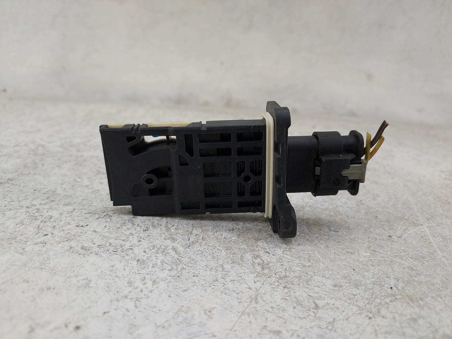 2015-2017 Chrysler 200 Mass Air Flow Meter Maf 1486252 - Oemusedautoparts1.com