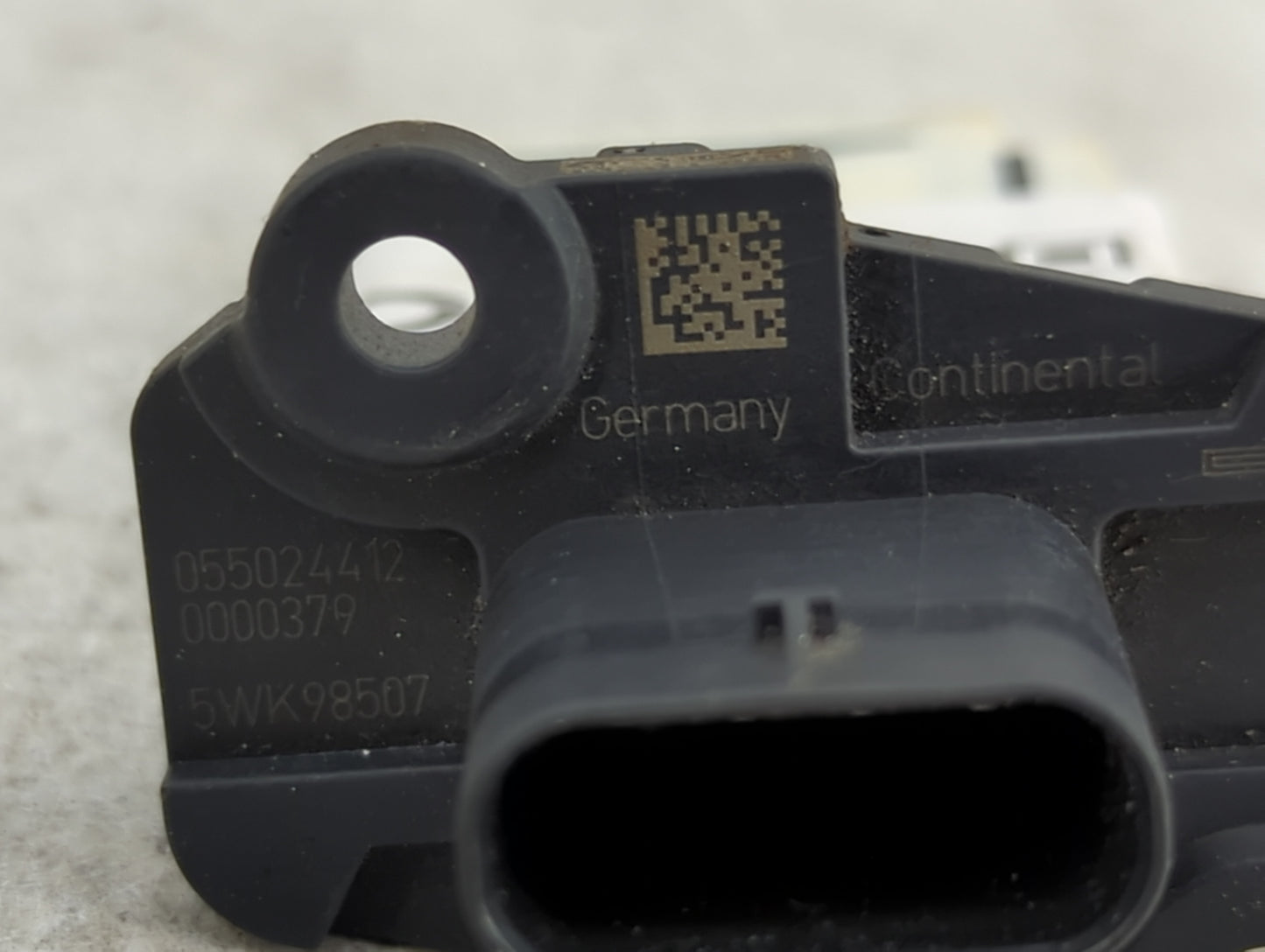 2015-2017 Chrysler 200 Mass Air Flow Meter Maf 1487424 - Oemusedautoparts1.com