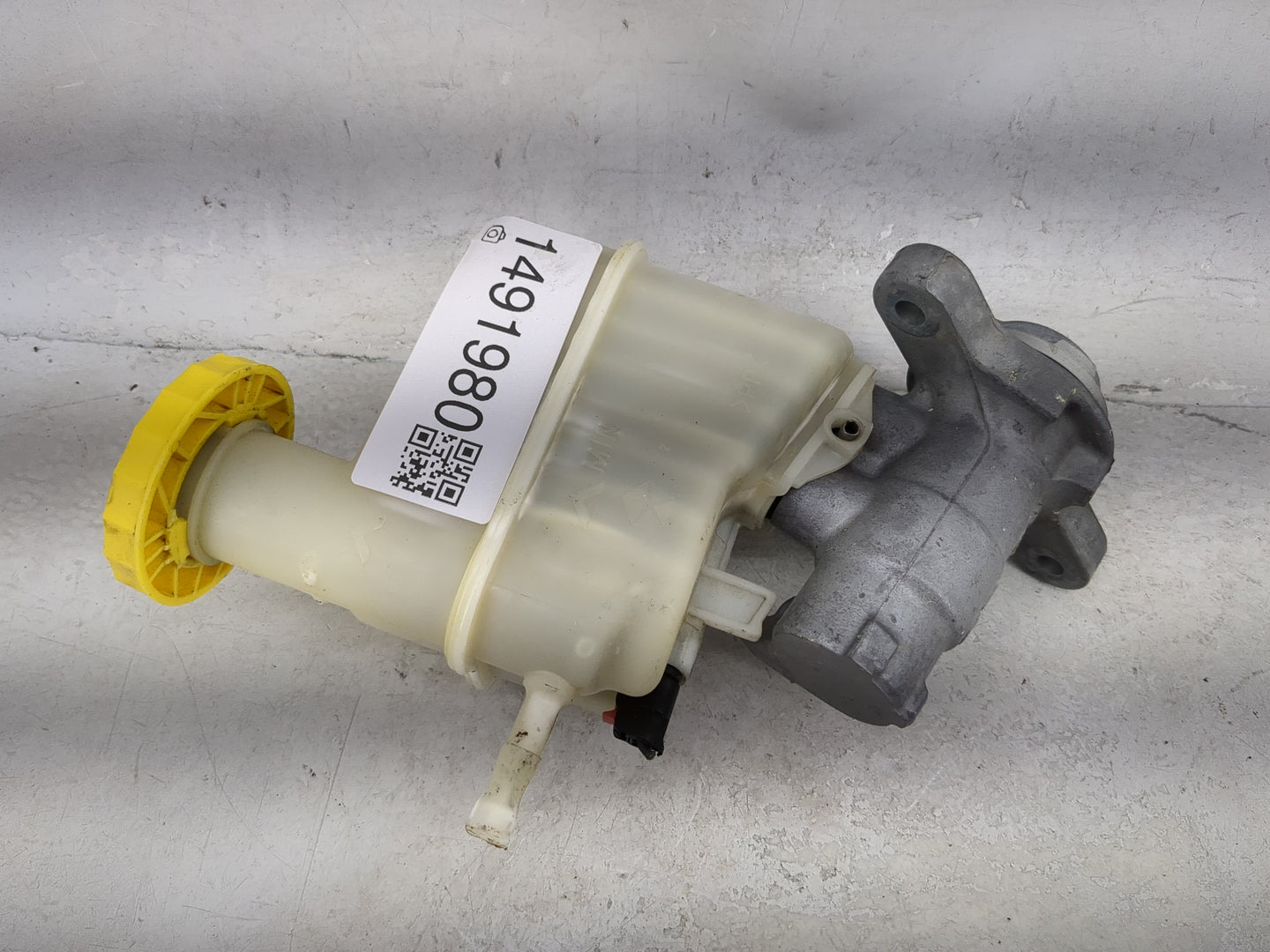 2015-2017 Chrysler 200 Brake Master Cylinder 1491980 - Oemusedautoparts1.com