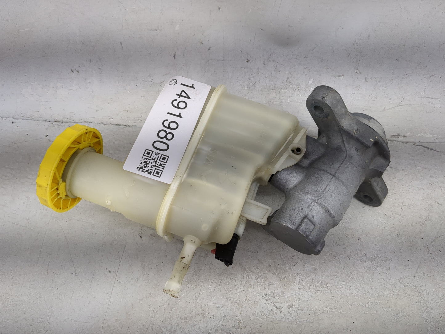 2015-2017 Chrysler 200 Brake Master Cylinder 1491980 - Oemusedautoparts1.com