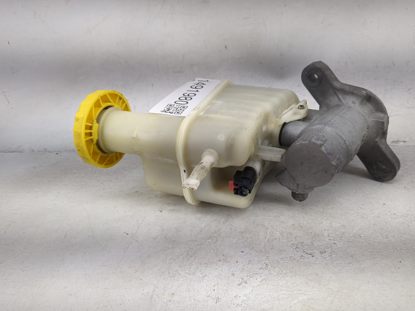 2015-2017 Chrysler 200 Brake Master Cylinder 1491980 - Oemusedautoparts1.com