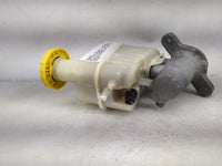 2015-2017 Chrysler 200 Brake Master Cylinder 1491980 - Oemusedautoparts1.com