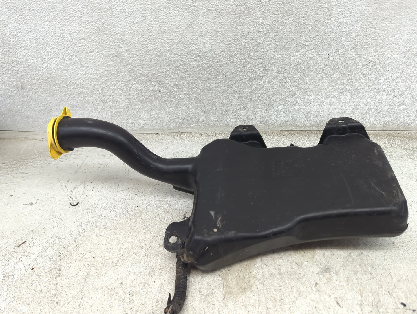 2015 Chrysler 200 Windshield Washer Fluid Reservoir Bottle Oem - Oemusedautoparts1.com