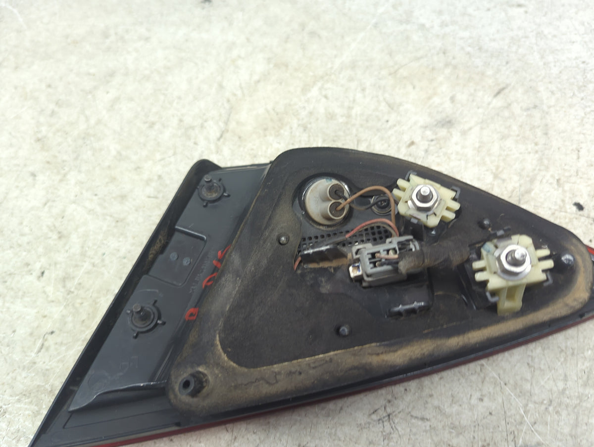 2015 Chrysler 200 Driver Left Side Deck Lid Mounted Tail Light 1499088 - Oemusedautoparts1.com