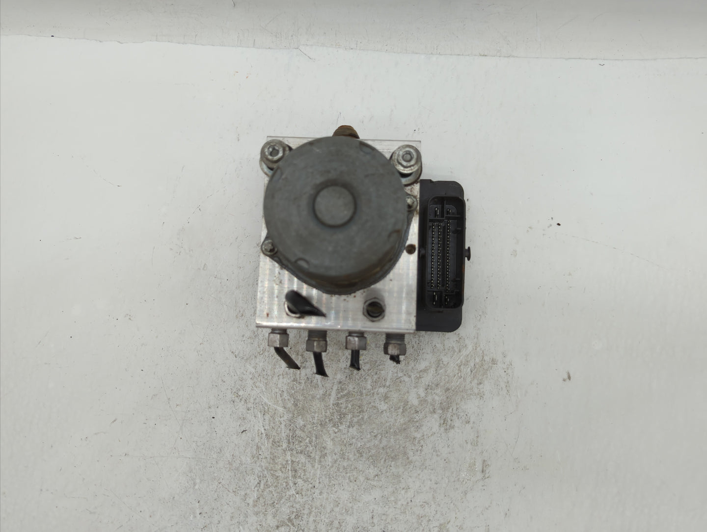 2015 Chrysler 200 ABS Pump Control Module Replacement P/N:68232470AB Fits OEM Used Auto Parts - Oemusedautoparts1.com