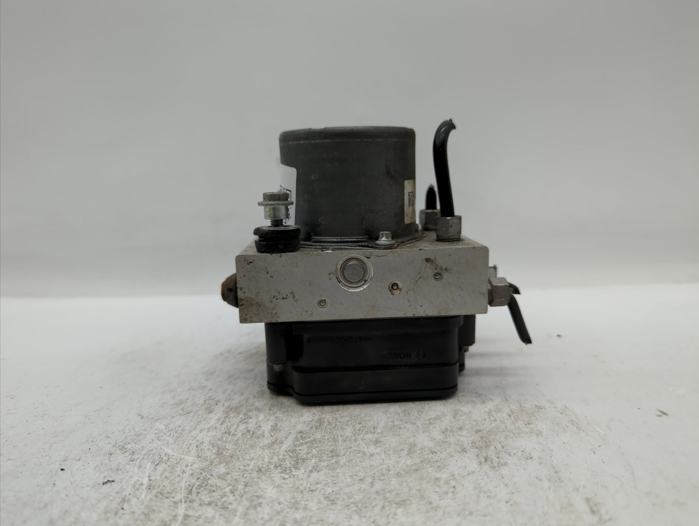 2015 Chrysler 200 ABS Pump Control Module Replacement P/N:68232470AB Fits OEM Used Auto Parts - Oemusedautoparts1.com