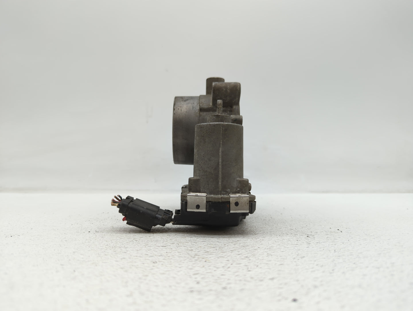 2015-2017 Chrysler 200 Throttle Body P/N:04891970AB Fits Fits 2014 2015 2016 2017 2018 OEM Used Auto Parts - Oemusedautopart