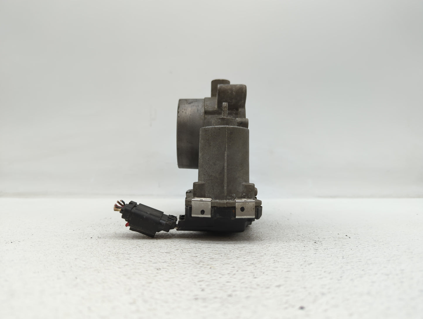 2015-2017 Chrysler 200 Throttle Body P/N:04891970AB Fits Fits 2014 2015 2016 2017 2018 OEM Used Auto Parts - Oemusedautopart