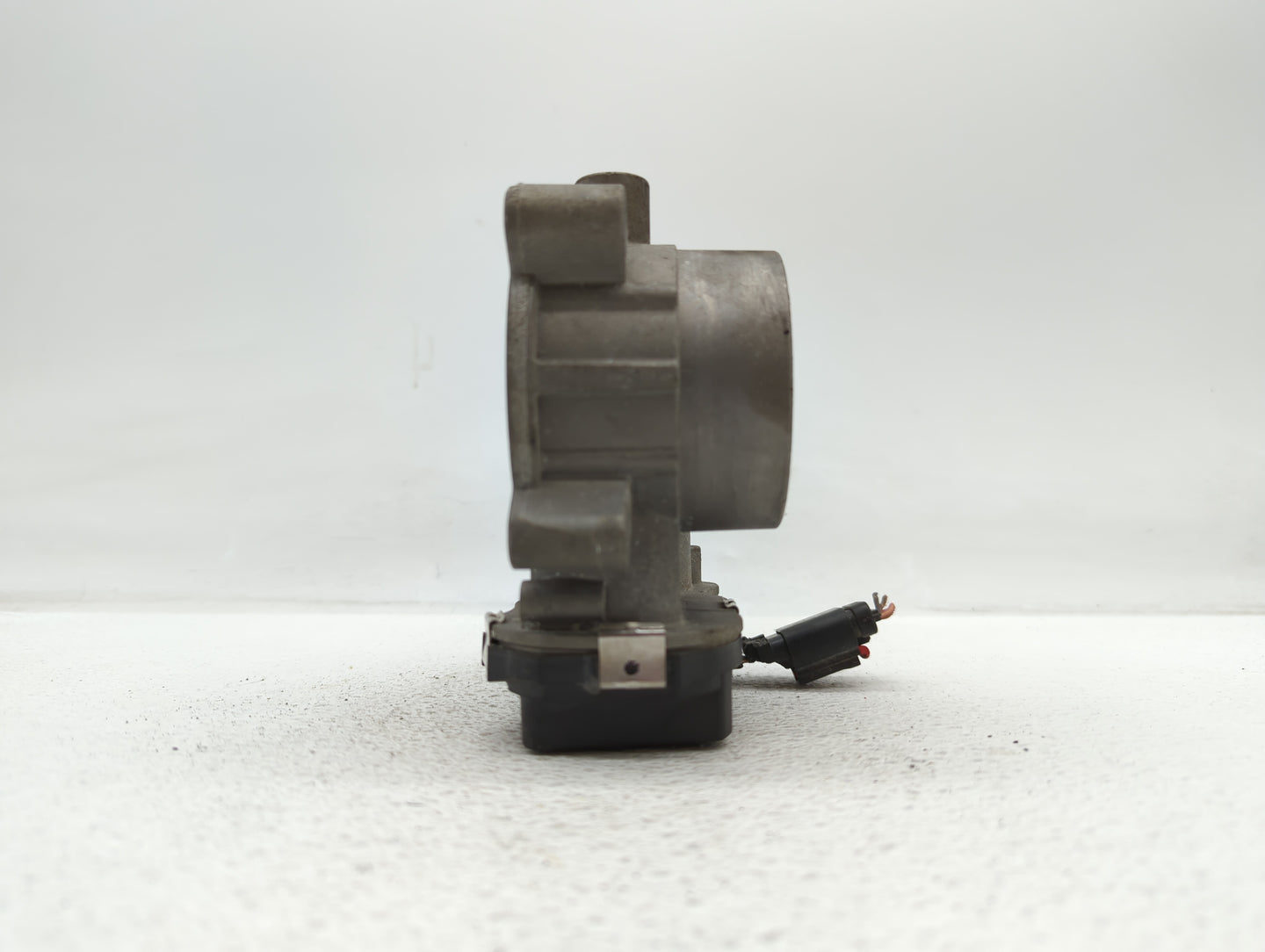 2015-2017 Chrysler 200 Throttle Body P/N:04891970AB Fits Fits 2014 2015 2016 2017 2018 OEM Used Auto Parts - Oemusedautopart