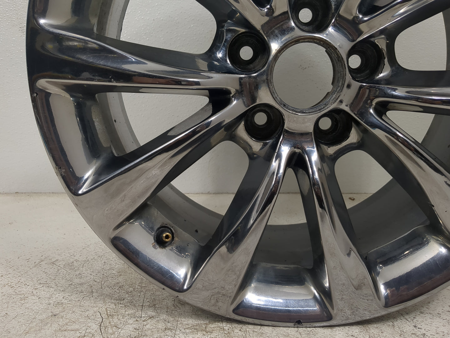 2015-2017 Chrysler 200 Oem Wheel Rim 5000360 - Oemusedautoparts1.com