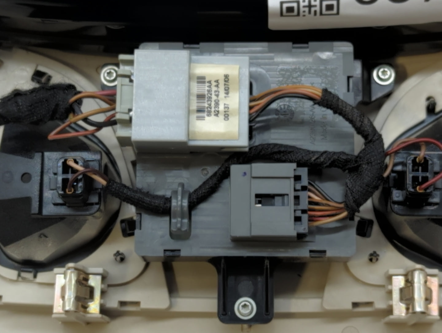 2015 Chrysler 200 Overhead Roof Console Light Beige - Oemusedautoparts1.com