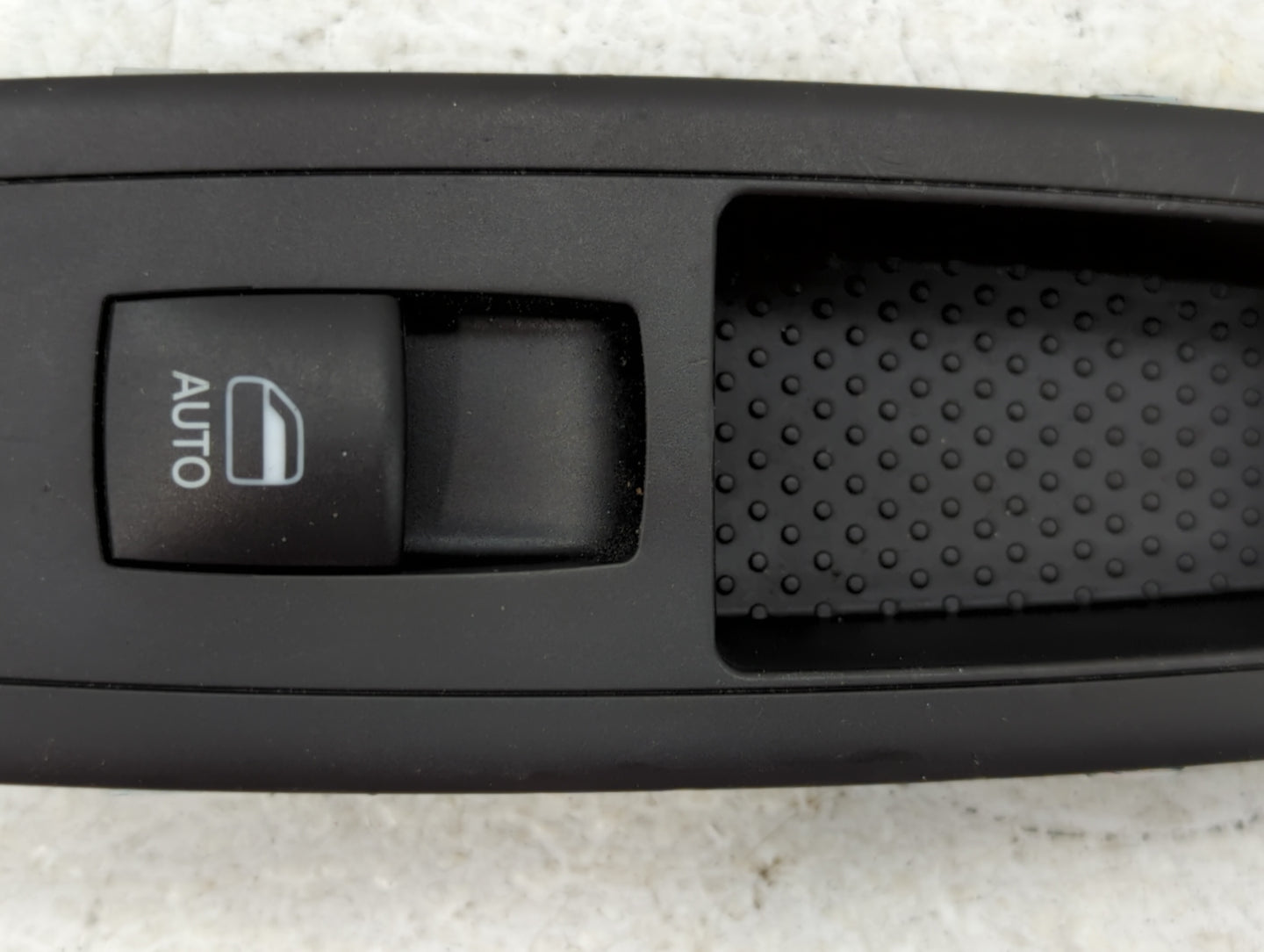2015 Chrysler 200 Passenger Right Power Window Switch 10123676 - Oemusedautoparts1.com