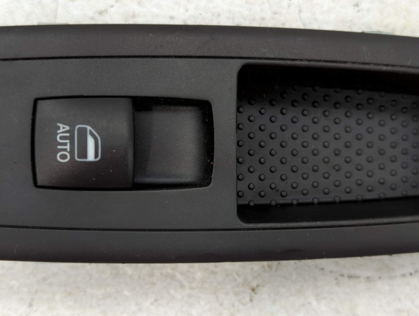 2015 Chrysler 200 Passenger Right Power Window Switch 10123676 - Oemusedautoparts1.com