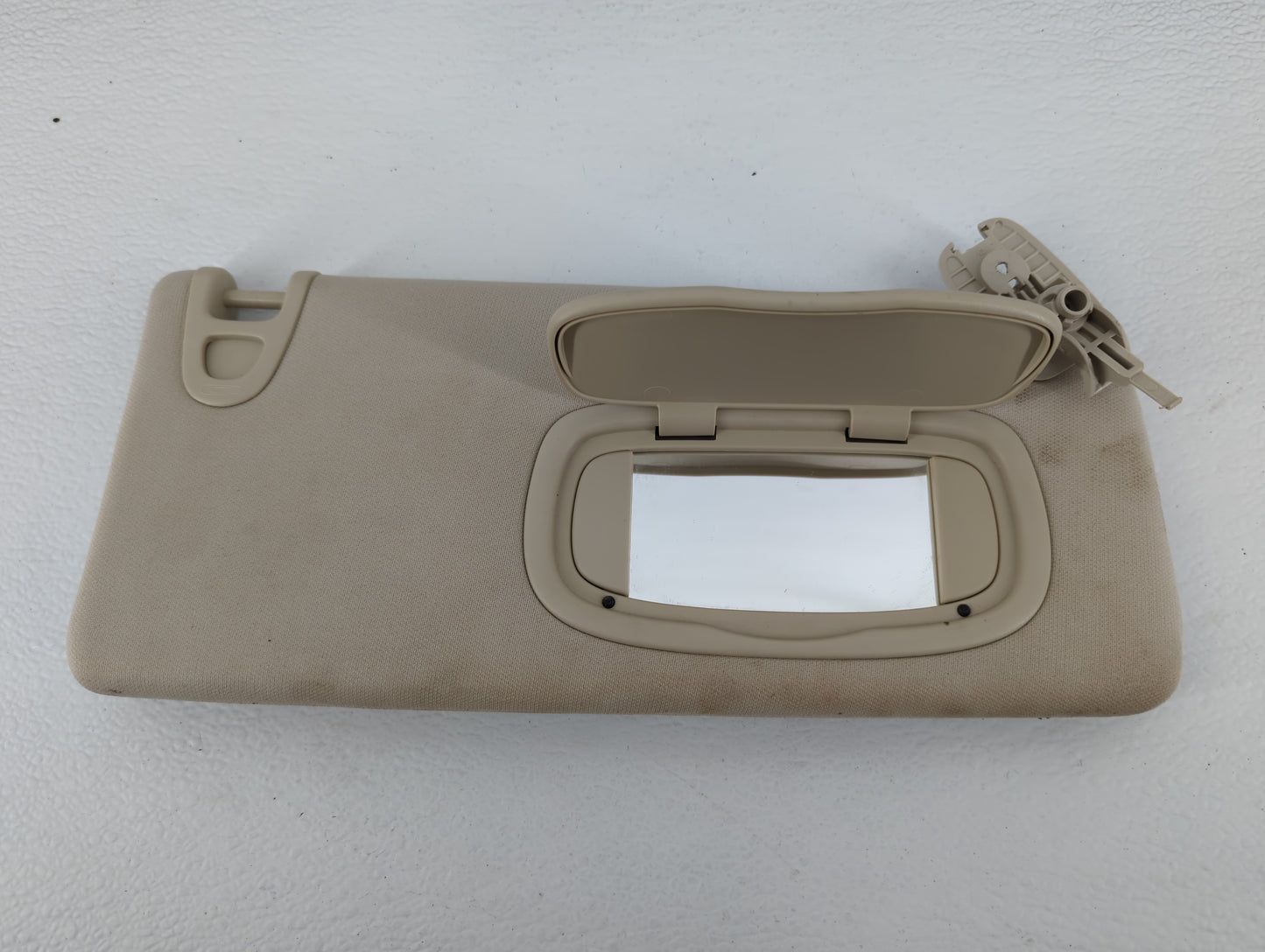 2015 Chrysler 200 Sun Visor Shade Replacement Passenger Right Mirror Fits OEM Used Auto Parts - Oemusedautoparts1.com