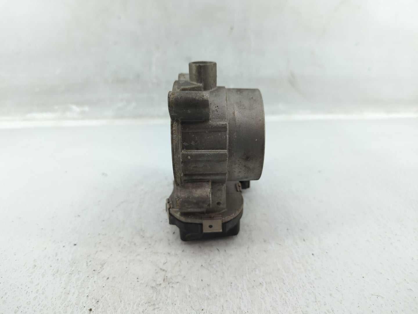 2015-2017 Chrysler 200 Throttle Body P/N:04891970 B Fits Fits 2014 2015 2016 2017 2018 2019 2020 2021 2022 OEM Used Auto Par