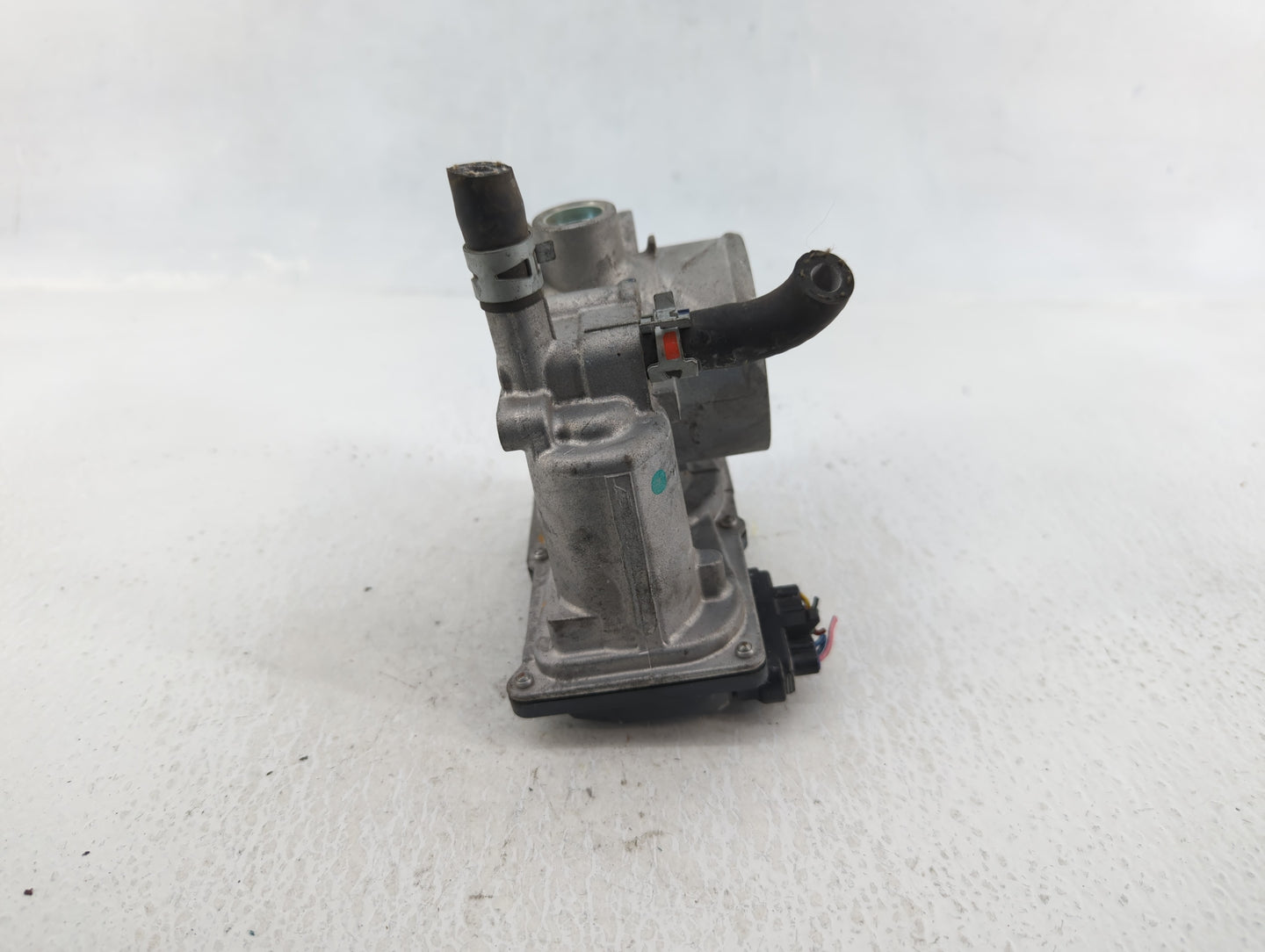 2015-2017 Chrysler 200 Throttle Body P/N:22030-37060 Fits Fits 2014 2015 2016 2017 2018 2019 2020 2021 2022 OEM Used Auto Pa