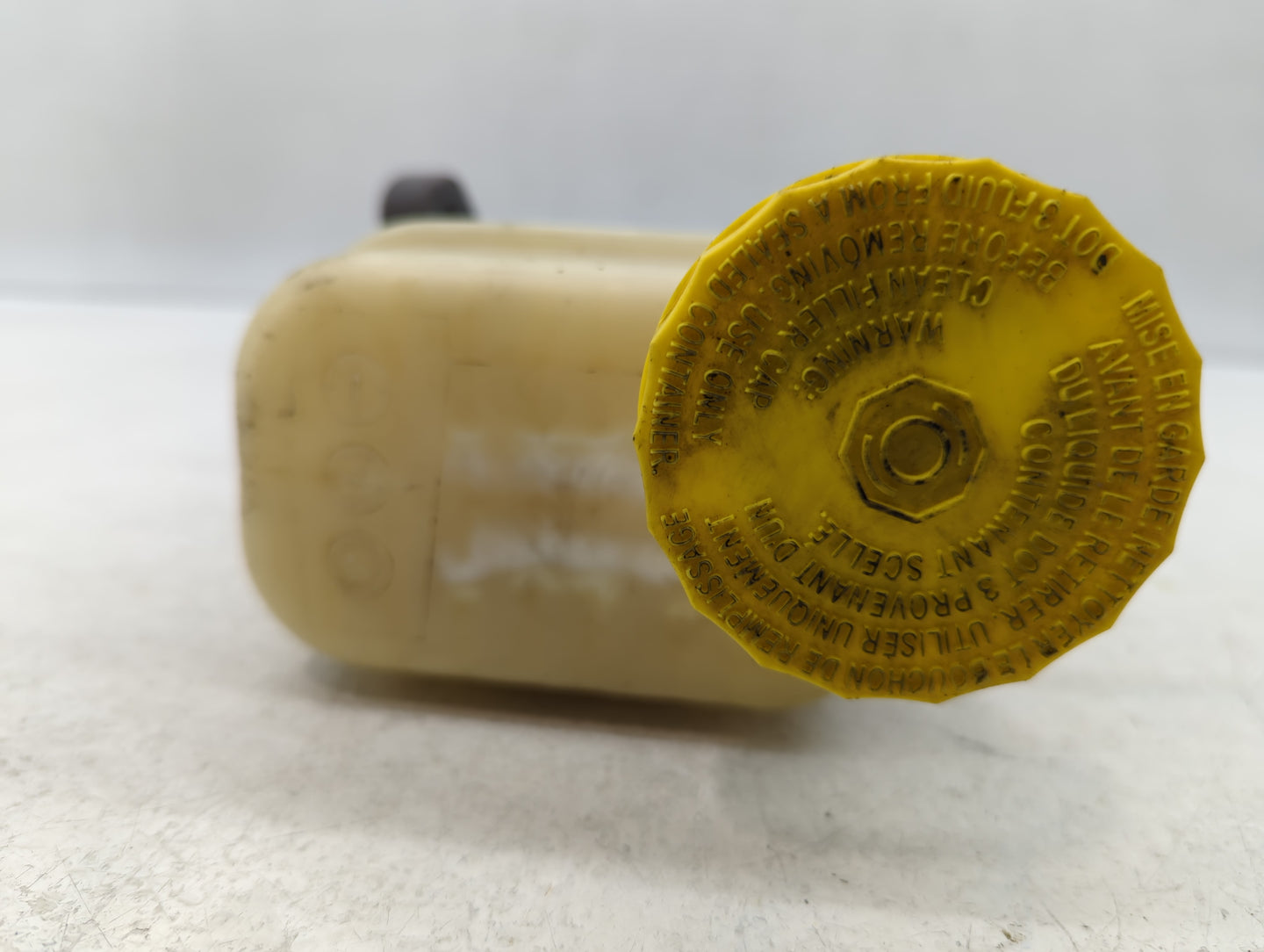 2015-2017 Chrysler 200 Brake Master Cylinder - Oemusedautoparts1.com