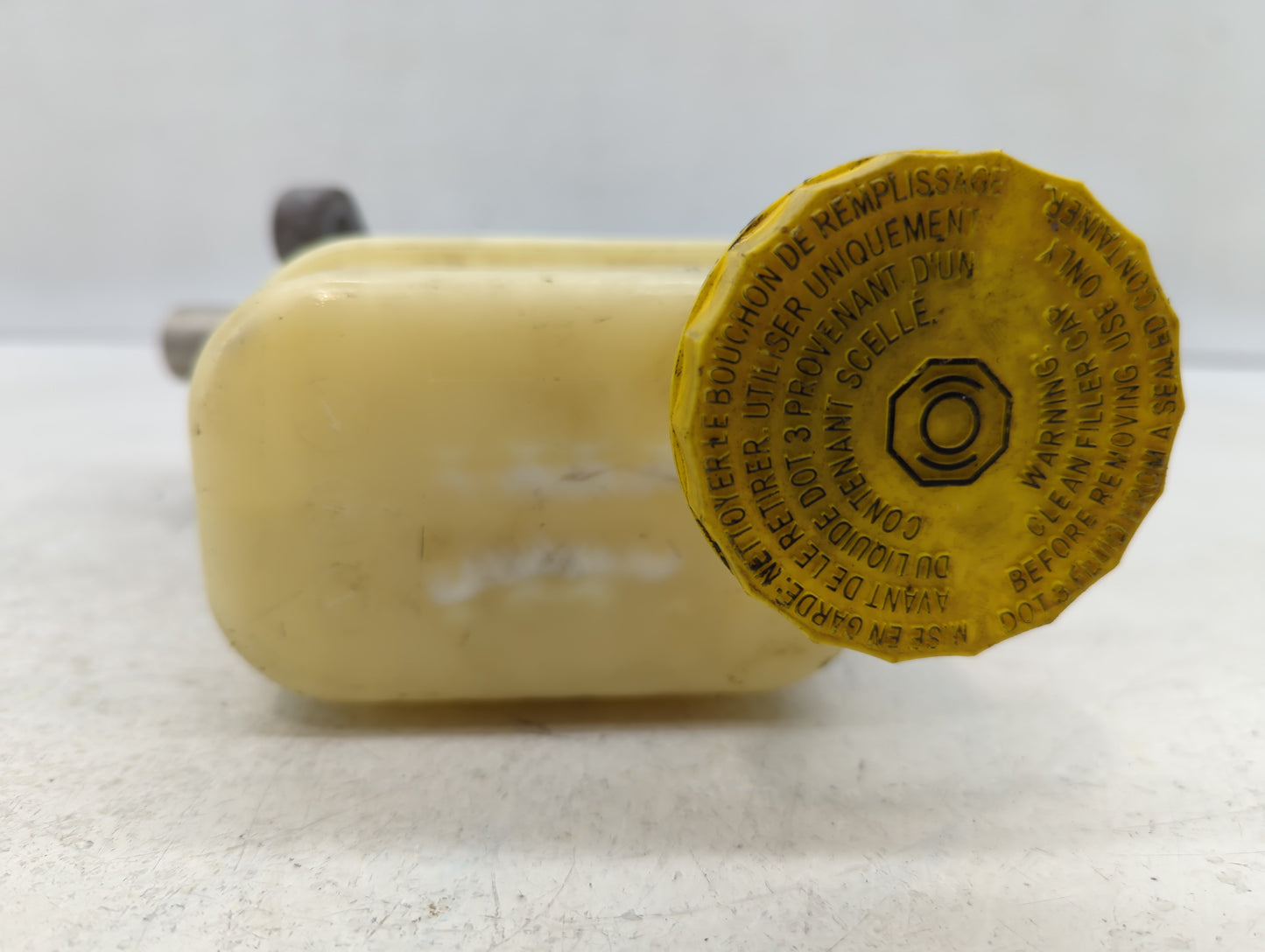 2015-2017 Chrysler 200 Brake Master Cylinder Cream - Oemusedautoparts1.com