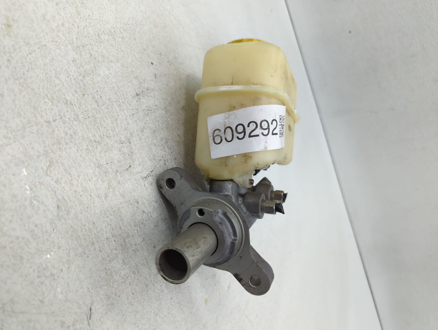 2015-2017 Chrysler 200 Brake Master Cylinder Cream - Oemusedautoparts1.com