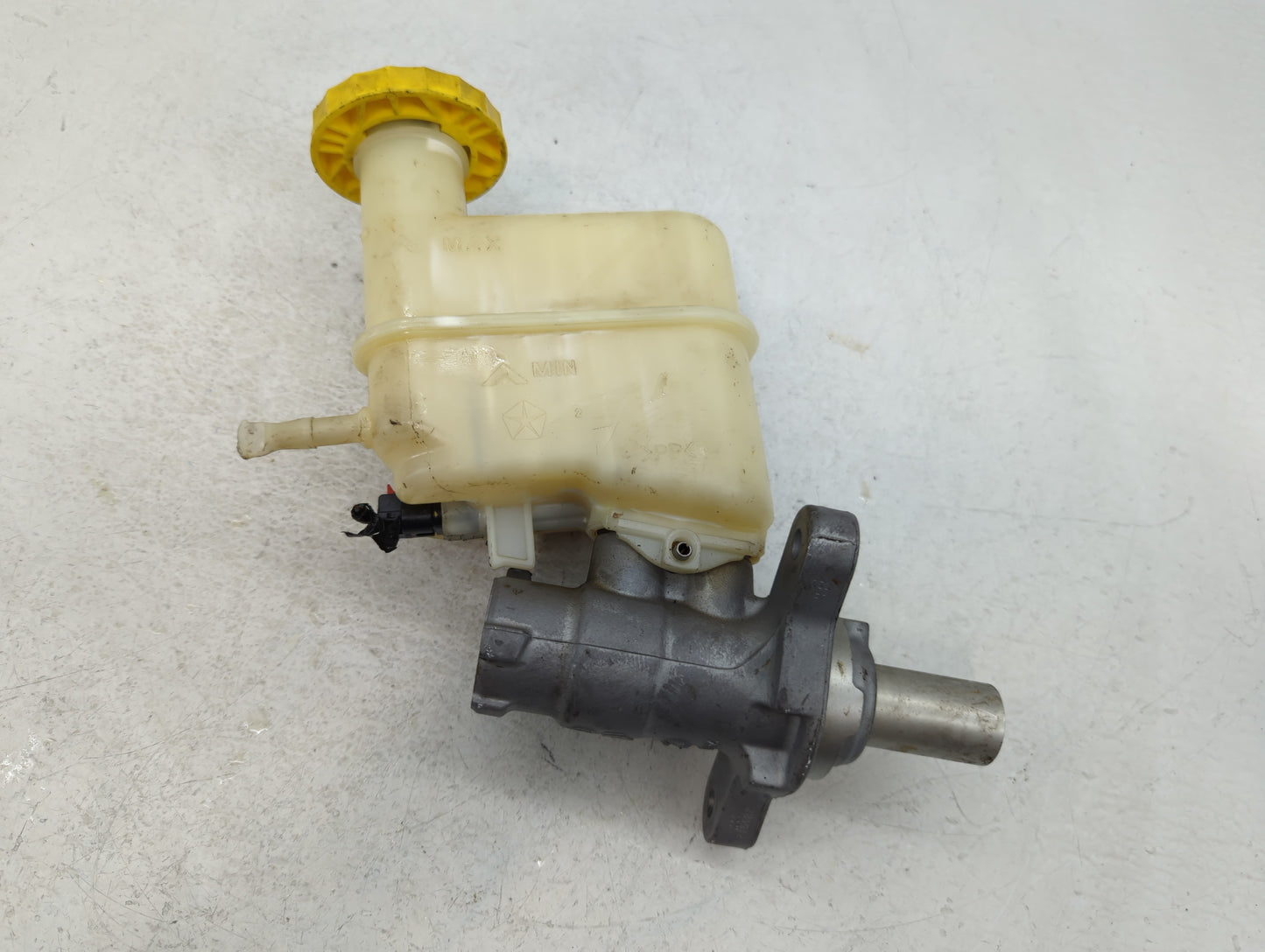 2015-2017 Chrysler 200 Brake Master Cylinder Cream - Oemusedautoparts1.com