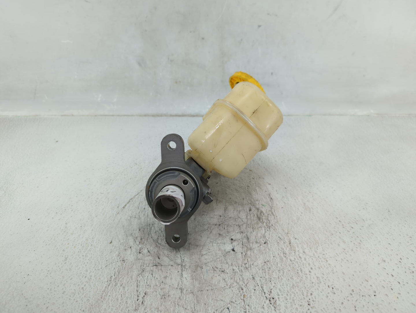 Chrysler 200 Brake Master Cylinder - Oemusedautoparts1.com