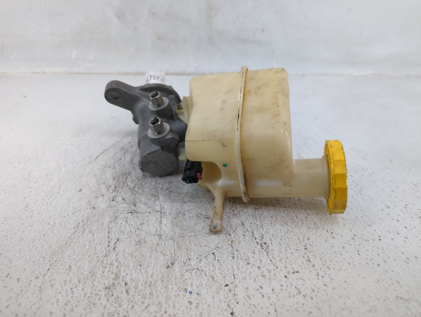 Chrysler 200 Brake Master Cylinder - Oemusedautoparts1.com