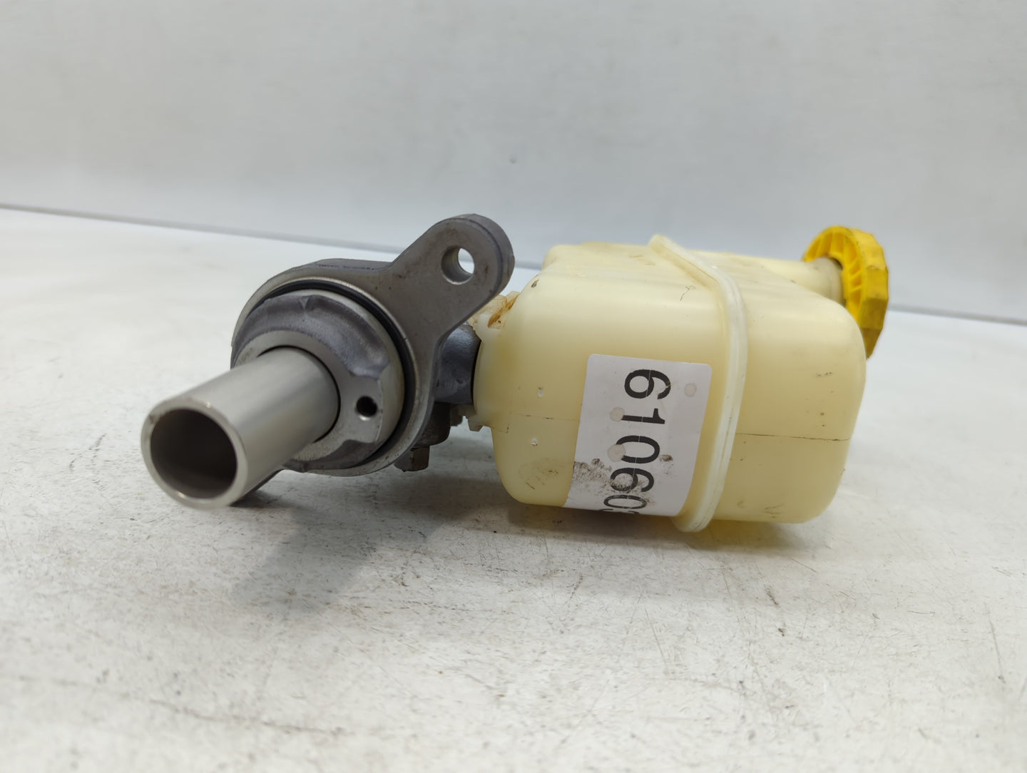 2015-2017 Chrysler 200 Brake Master Cylinder - Oemusedautoparts1.com
