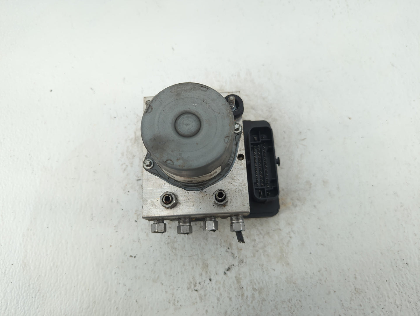 2015 Chrysler 200 ABS Pump Control Module Replacement P/N:269 602 68232470AB Fits OEM Used Auto Parts - Oemusedautoparts1.co