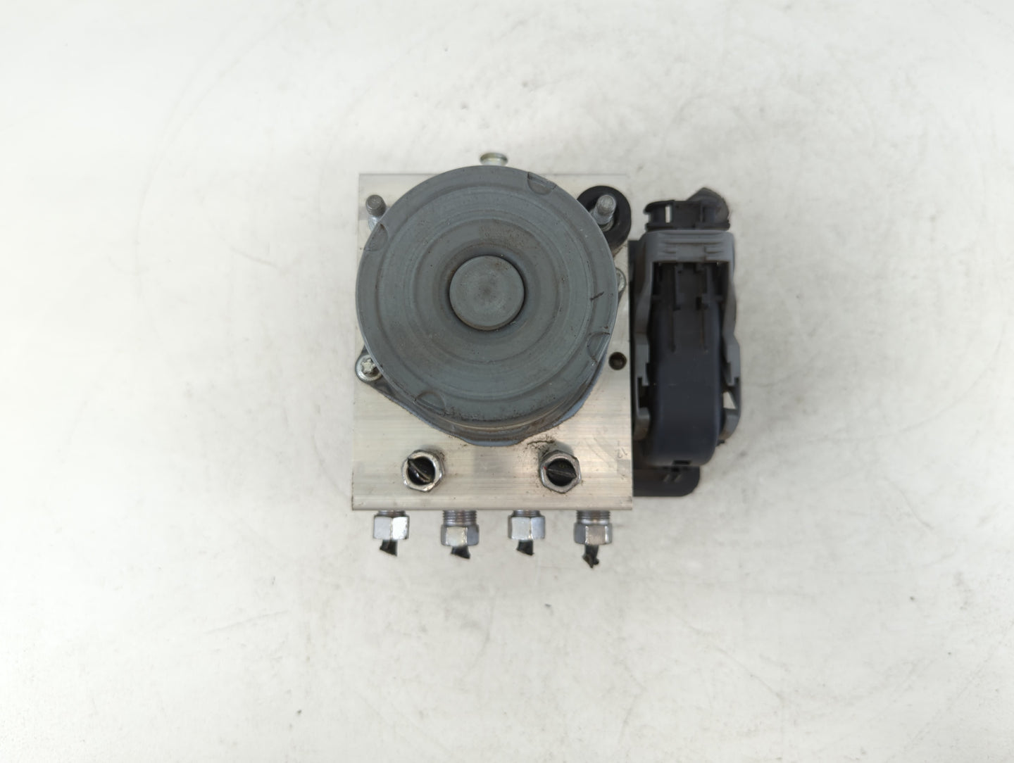 2015 Chrysler 200 ABS Pump Control Module Replacement P/N:P68232470AB Fits OEM Used Auto Parts - Oemusedautoparts1.com