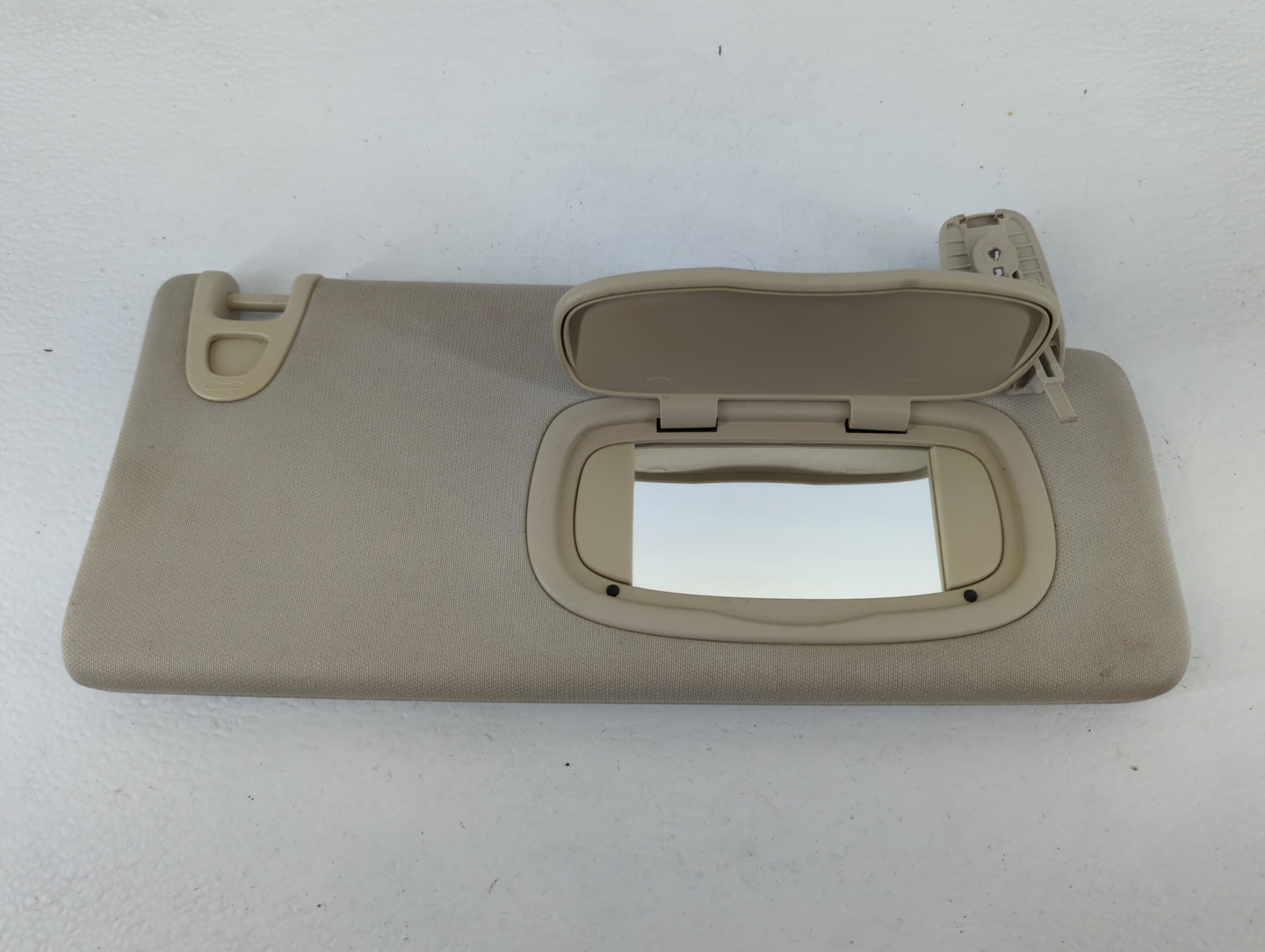 2015 Chrysler 200 Sun Visor Shade Replacement Passenger Right Mirror Fits OEM Used Auto Parts - Oemusedautoparts1.com