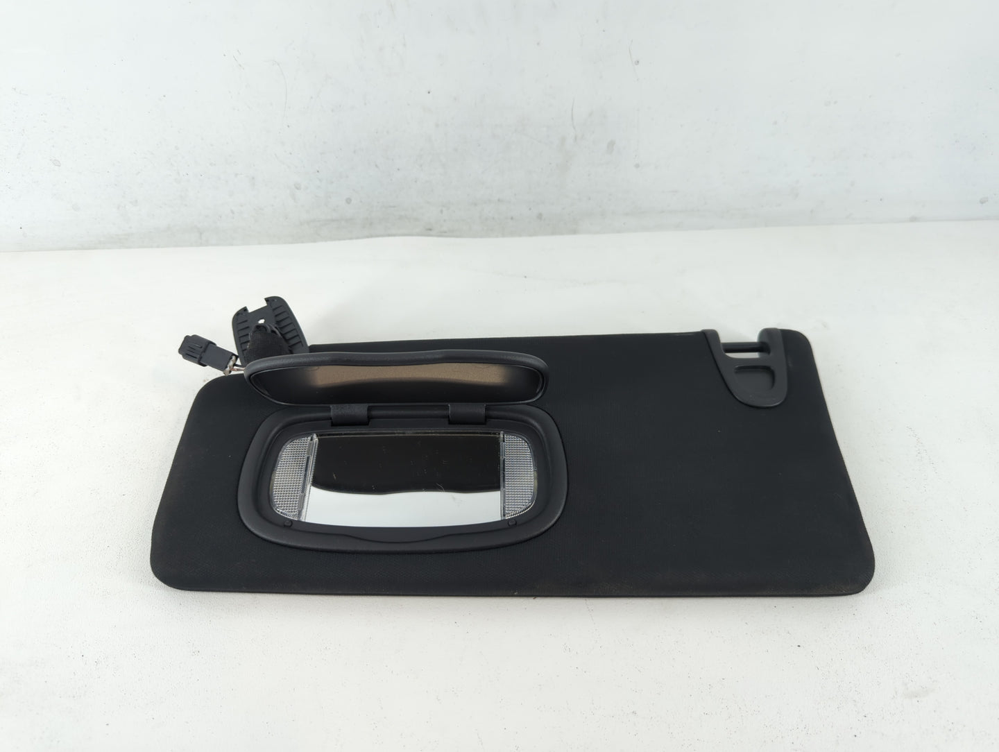 2015 Chrysler 200 Sun Visor Shade Replacement Driver Left Mirror Fits OEM Used Auto Parts - Oemusedautoparts1.com