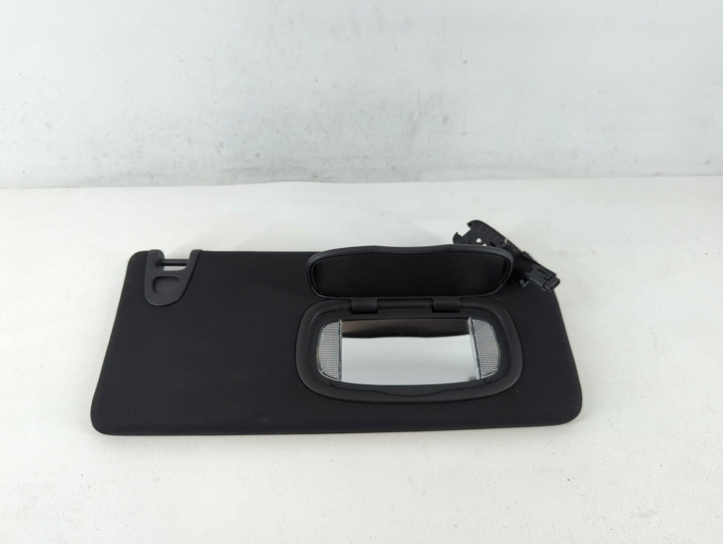 2015 Chrysler 200 Sun Visor Shade Replacement Passenger Right Mirror Fits OEM Used Auto Parts - Oemusedautoparts1.com