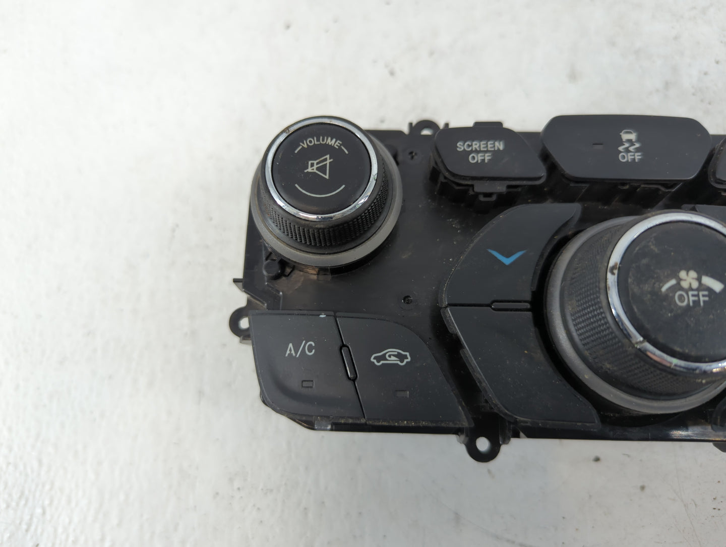 2015 Chrysler 200 Climate Control Module Temperature AC/Heater Replacement P/N:05091529AG FN598596, 647090 Fits OEM Used Aut