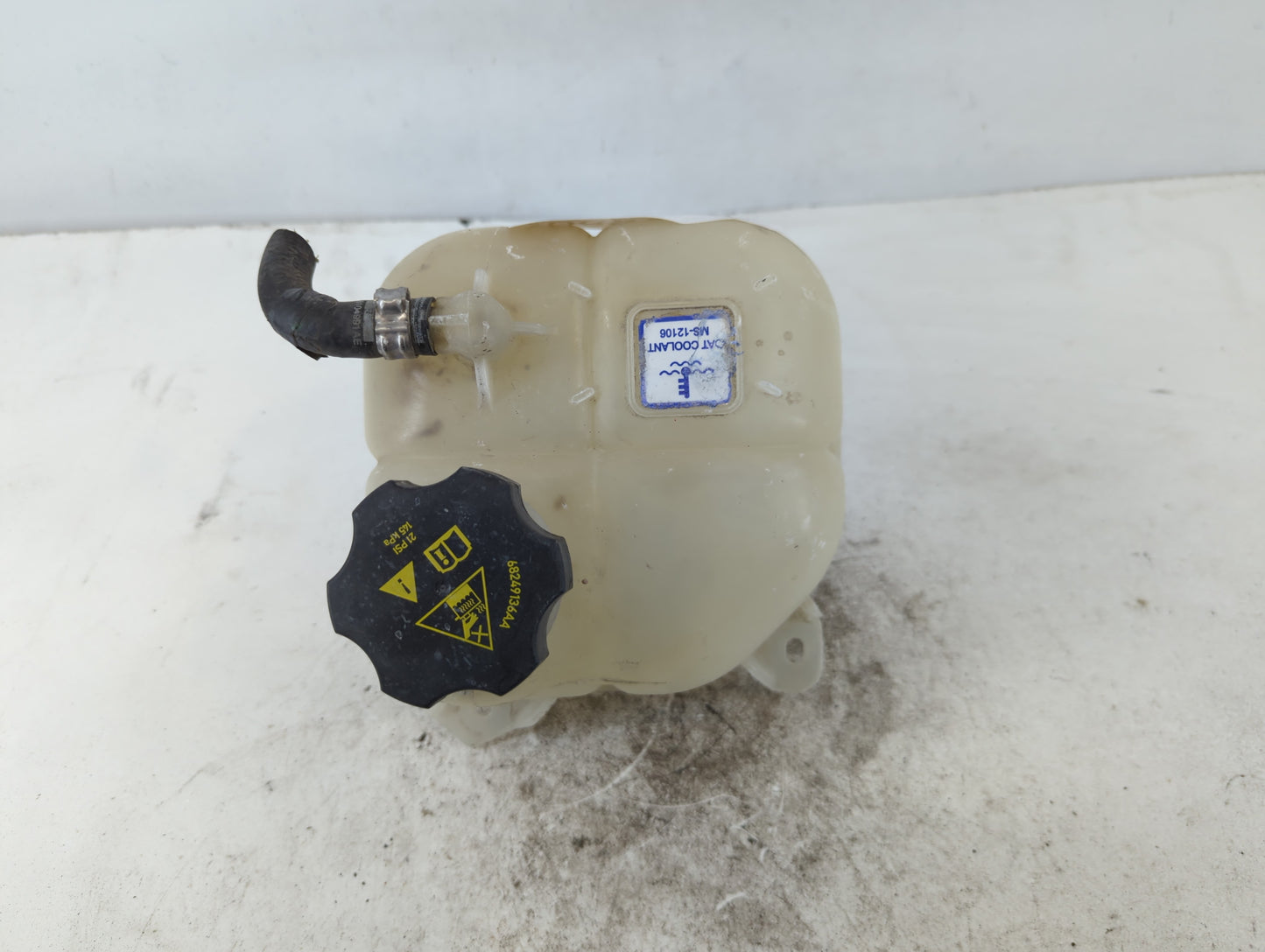 2015-2017 Chrysler 200 Windshield Washer Fluid Reservoir Bottle Oem - Oemusedautoparts1.com
