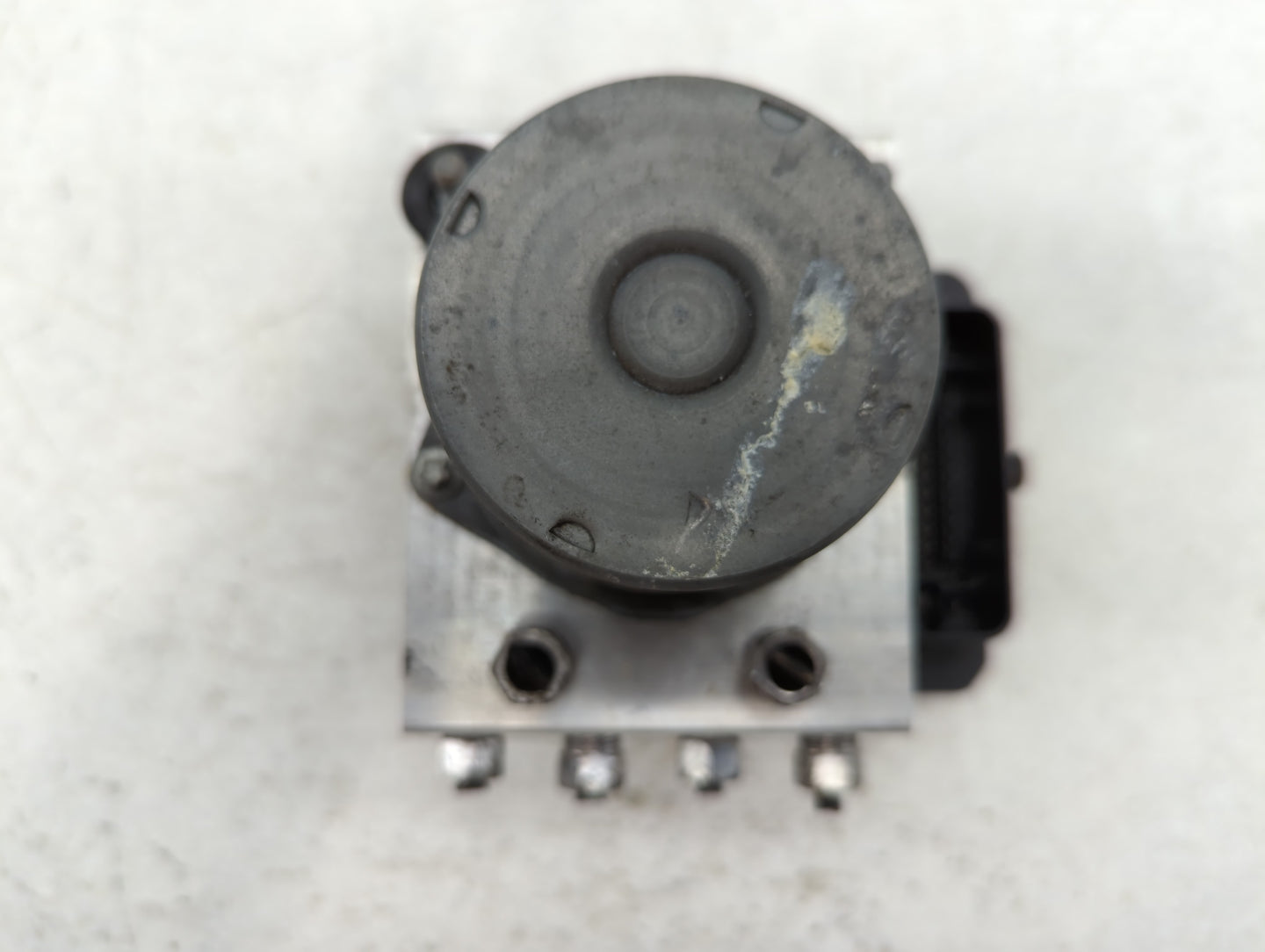 2015 Chrysler 200 ABS Pump Control Module Replacement P/N:P68232470AB Fits OEM Used Auto Parts - Oemusedautoparts1.com